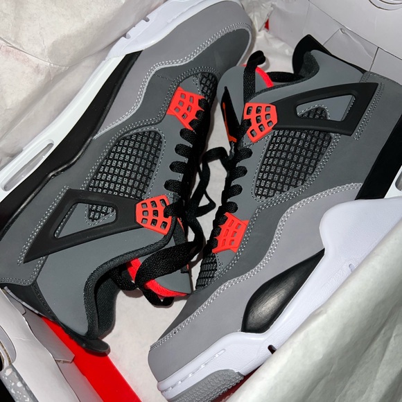Air Jordan Infared 4’s (size 8 in men)